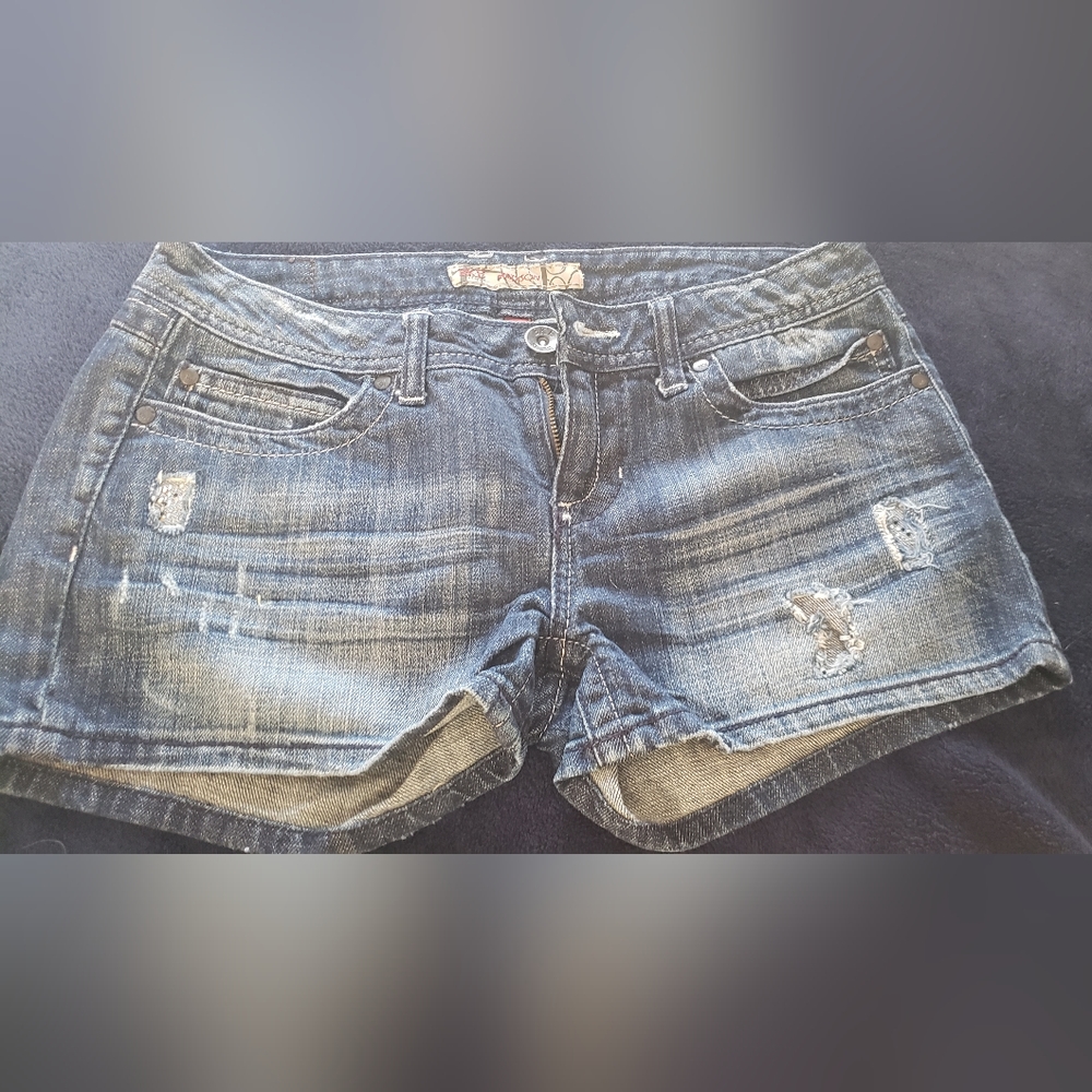 BKE Buckle women's blue jean shorts